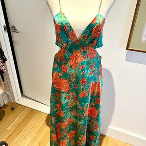 Beautiful like new green floral dress with cut-outs